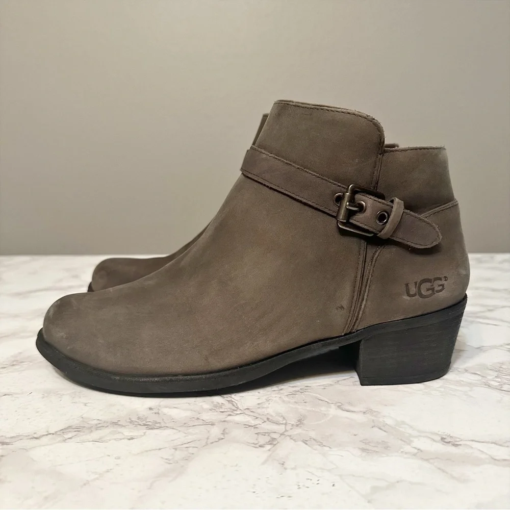 UGG Bellamy Distressed Gray Leather Sheepskin Ankle Boots Women’s Size 8…